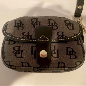 Dooney & Bourke wristlet
